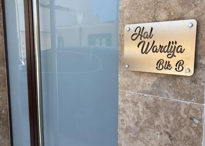 Luxury 3 Bed With Large Outdoor Pools And Gardens * Qala