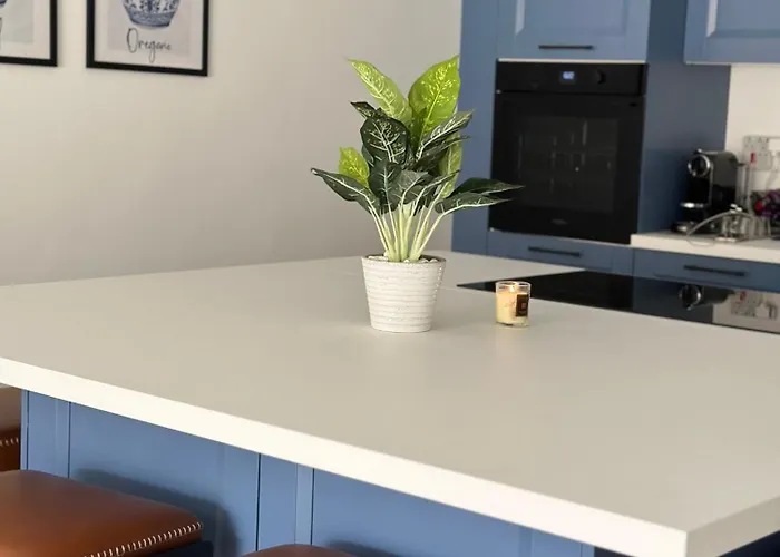 Luxury 3 Bed With Large Outdoor Pools And Gardens