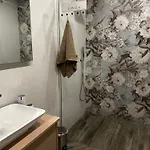 Luxury 3 Bed With Large Outdoor Pools And Gardens アパート Qala