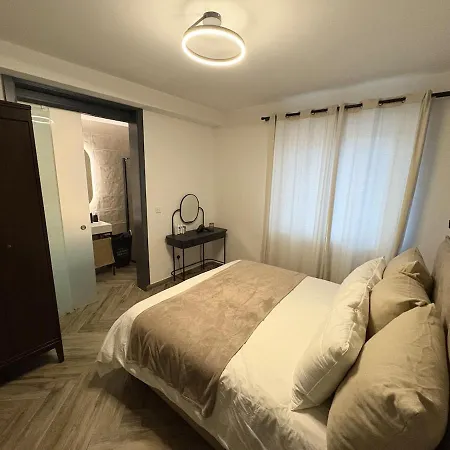 Apartment Luxury 3 Bed With Large Outdoor Pools And Gardens