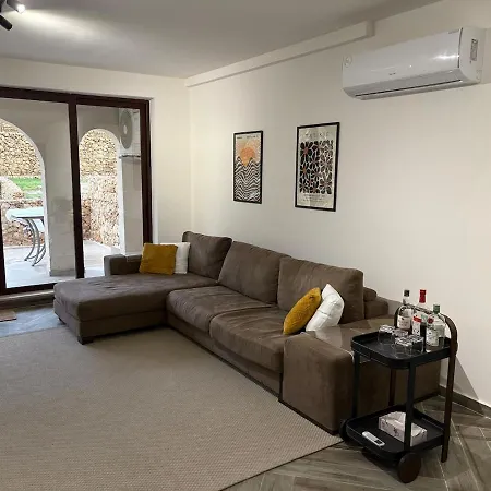 Luxury 3 Bed With Large Outdoor Pools And Gardens Apartment *