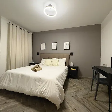 Luxury 3 Bed With Large Outdoor Pools And Gardens Apartment