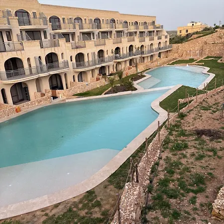 Apartment Luxury 3 Bed With Large Outdoor Pools And Gardens *