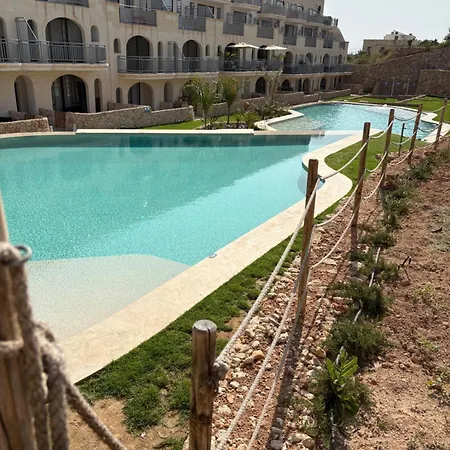 Luxury 3 Bed With Large Outdoor Pools And Gardens * Qala