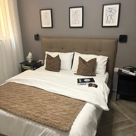 Apartment Luxury 3 Bed With Large Outdoor Pools And Gardens