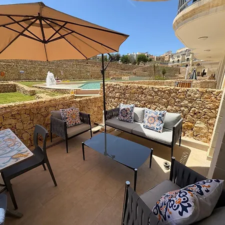 Apartment Luxury 3 Bed With Large Outdoor Pools And Gardens