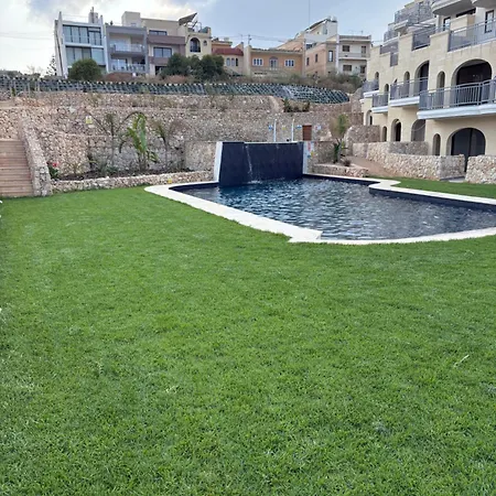 Апартаменты Luxury 3 Bed With Large Outdoor Pools And Gardens