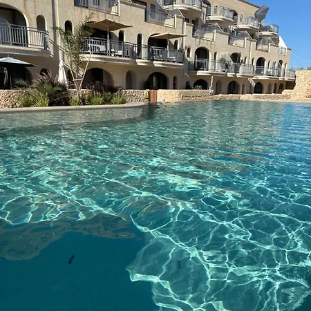 Luxury 3 Bed With Large Outdoor Pools And Gardens Qala