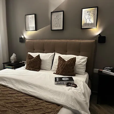 Luxury 3 Bed With Large Outdoor Pools And Gardens Apartman *