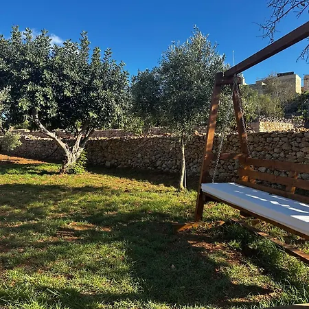 Luxury 3 Bed With Large Outdoor Pools And Gardens Qala