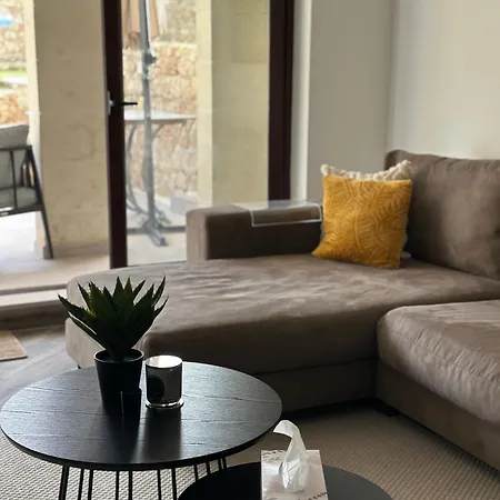 Luxury 3 Bed With Large Outdoor Pools And Gardens * Qala