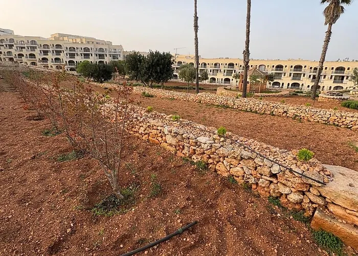 Luxury 3 Bed With Large Outdoor Pools And Gardens * Qala