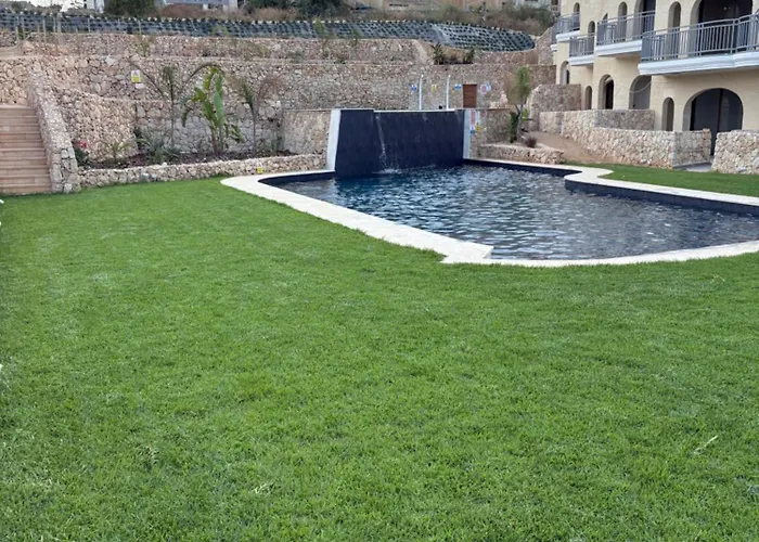 Апартаменты Luxury 3 Bed With Large Outdoor Pools And Gardens