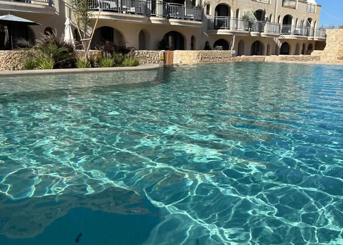 Luxury 3 Bed With Large Outdoor Pools And Gardens Qala