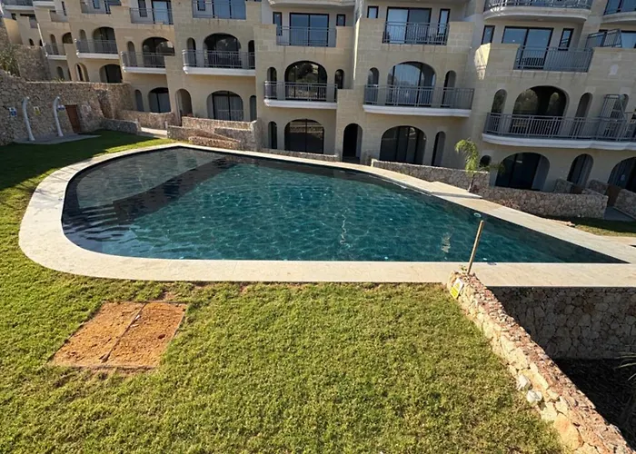Luxury 3 Bed With Large Outdoor Pools And Gardens * Qala
