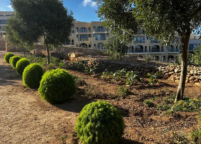 Апартаменты Luxury 3 Bed With Large Outdoor Pools And Gardens