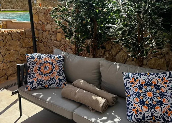 Апартаменты Luxury 3 Bed With Large Outdoor Pools And Gardens