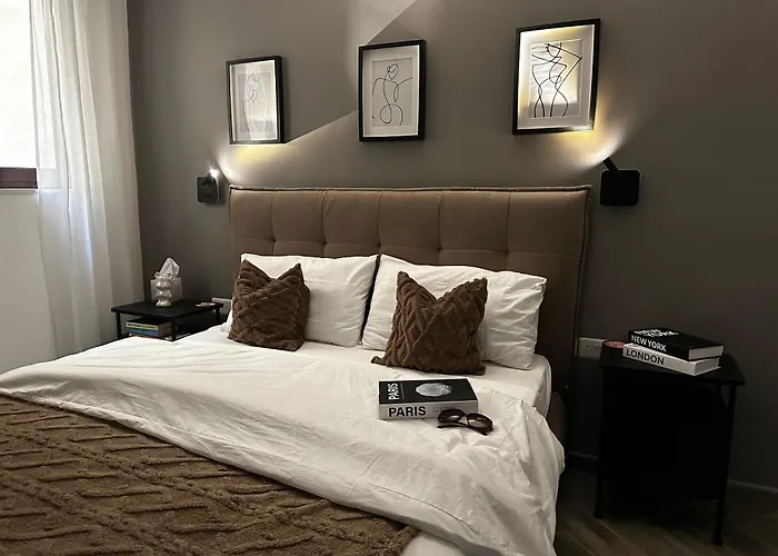 Luxury 3 Bed With Large Outdoor Pools And Gardens Apartman *