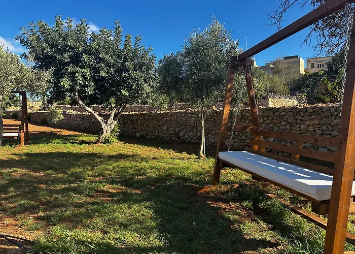 Luxury 3 Bed With Large Outdoor Pools And Gardens Qala