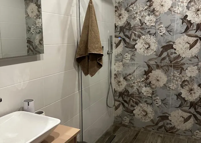 Luxury 3 Bed With Large Outdoor Pools And Gardens Apartman Qala